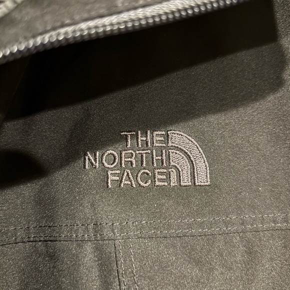 The North Face Women's Black Ski Jacket - Picture 3 of 4